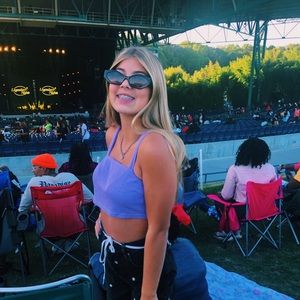 Meet your Posher, Chloe